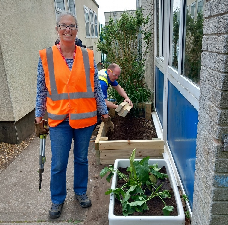 Mary Dean CE Primary School planting