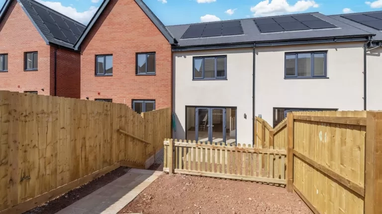 Mid Terrace Garden