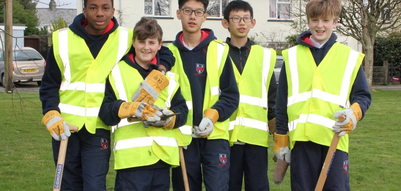 Mount Kelly student volunteers