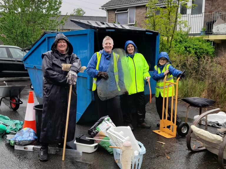 LiveWest volunteers at Torlands clean up day 
