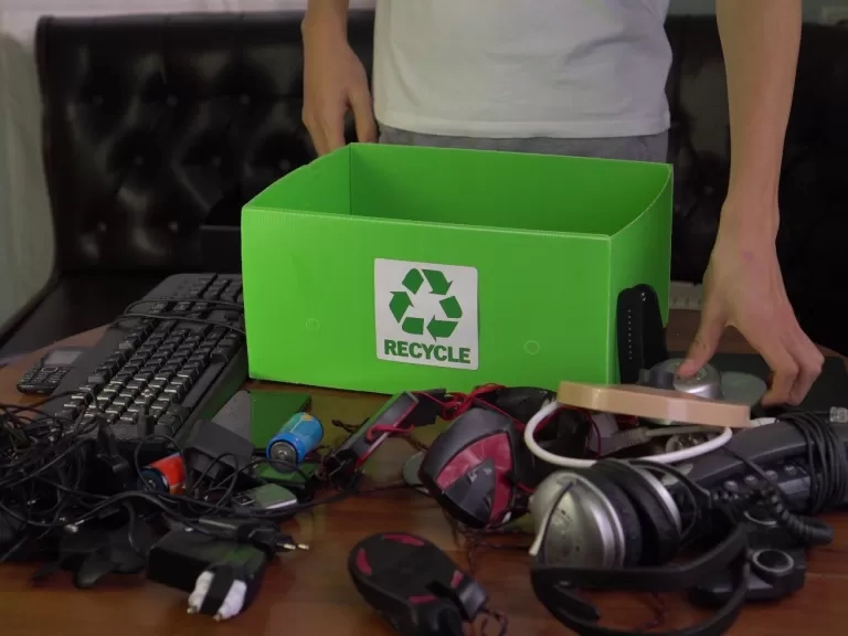 Recycling electronics - Image: Shutterstock / Fevziie
