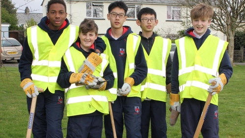 Mount Kelly student volunteers