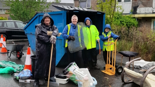 LiveWest volunteers at Torlands clean up day 